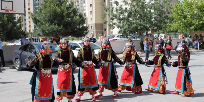 Kayseri’de Yaklaşık 295 Bin Öğrenci Karne Aldı