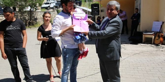 Tunceli’de 9 Bin 836 Öğrenci Karne Aldı