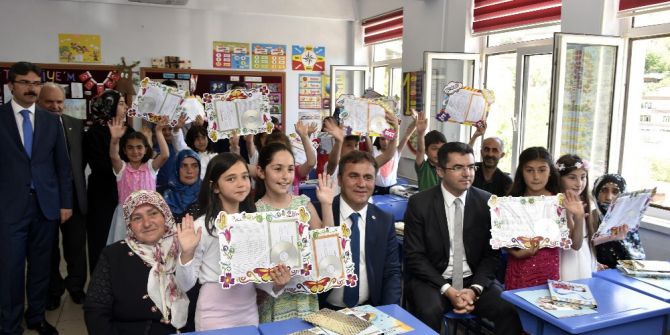 Gümüşhane’de Öğrenciler Karne Aldı