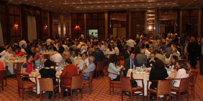 Üniversite Personeli İftar Yemeğinde Bir Araya Geldi