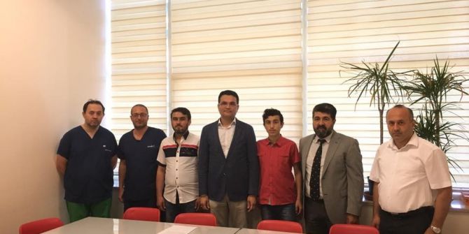 Tek Ameliyatla Aynalarla Barıştı