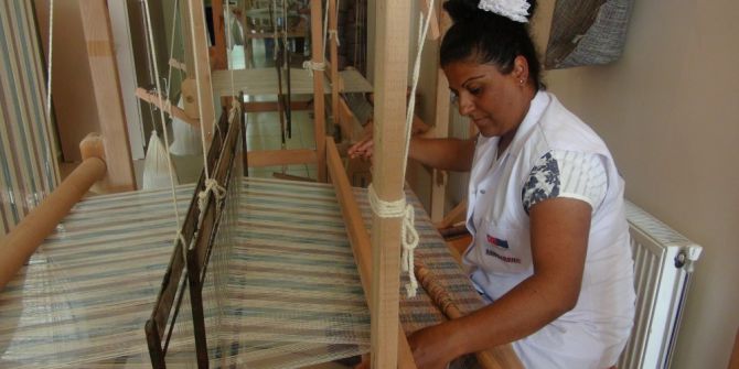 Kilimleri ‘Rengarenk’ Dokuyorlar