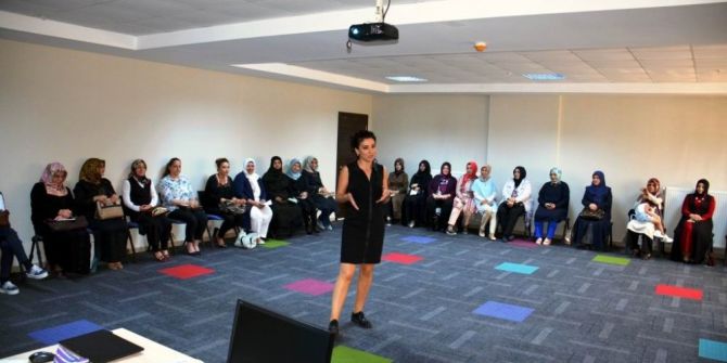 Ak Parti Kadın Kollarından Girişimci Kadınlara Eğtiim