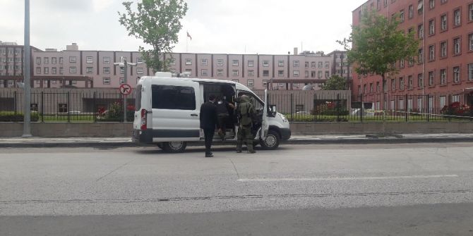Eski Başbakanlık Binasındaki Şüpheli Çanta Polisi Alarma Geçirdi