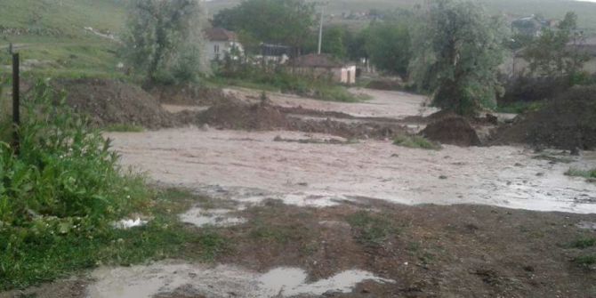 Sivrihisar Ve Seyitgazi’de Yağmur Sele Neden Oldu