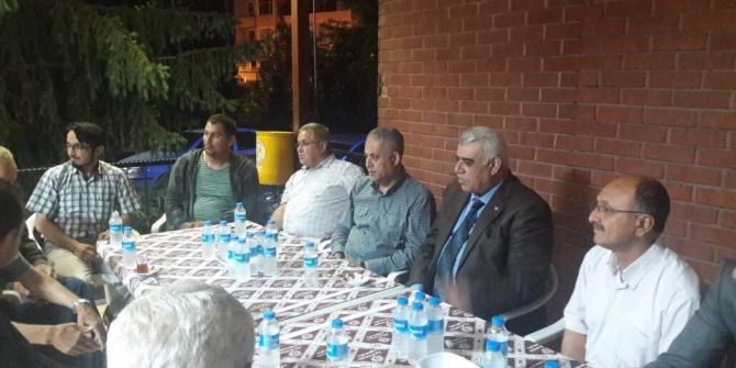 Başkan Yaman, Teravih Namazı Sonra Vatandaşlara Bir Araya Geldi