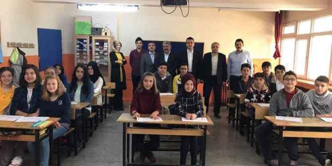 Altıntaş’ta Öğrencilerin Karne Heyecanı