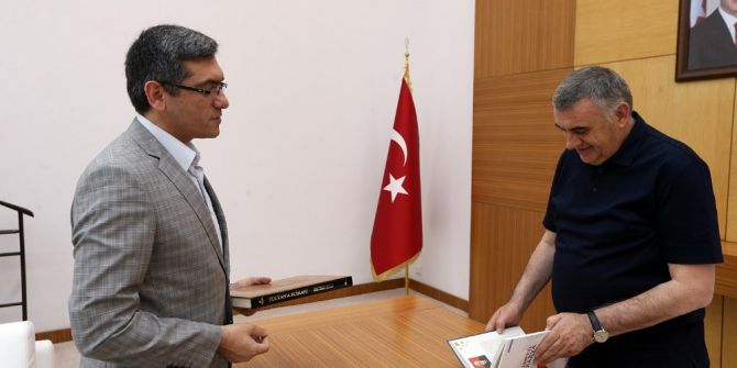 Başkan Toçoğlu, Prof. Dr. Selvi’yi Makamında Ağırladı