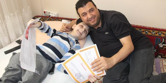 Cam Kemik Hastası Mehmet’in Karne Sevinci