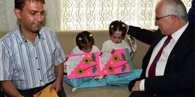 Minik Kelebekler Karnelerini Vali Tuna’dan Aldı