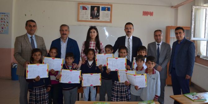 Adilcevaz’da Karne Dağıtımı