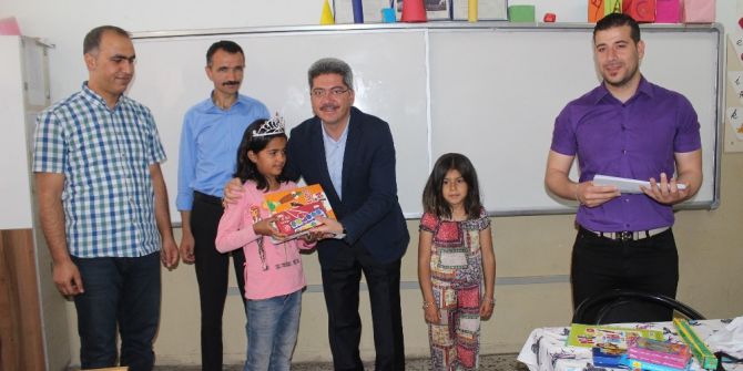 Siverek’te Suriyeli Öğrencilerin Karne Sevinci