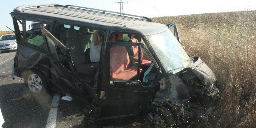 Tatil Yolunda Feci Kaza: 8 Yaralı