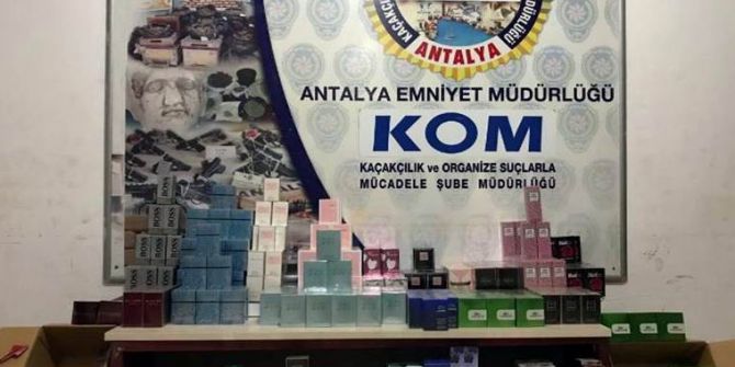 Antalya’da Kaçak Parfüm Sigara Operasyonu