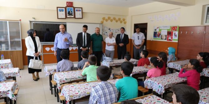 Başkan Çiftçi Öğrencilerin Karne Sevincine Ortak Oldu