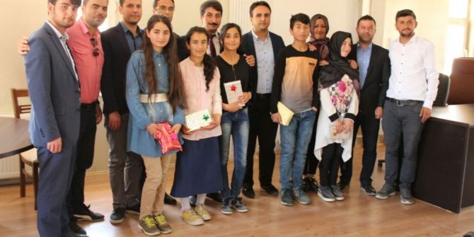 Kaymakam Dündar, Başarılı Öğrencileri Ödüllendirdi