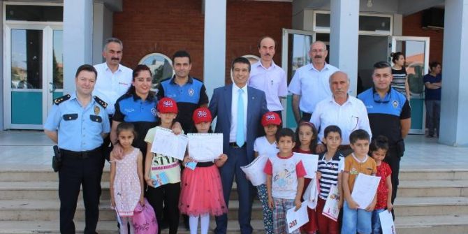 Emniyet Müdürü Alper Öğrencilere Karne Dağıttı