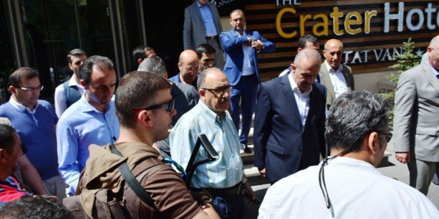 Beşir Atalay Tatvan’dan Ayrıldı