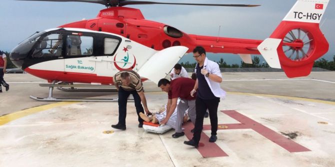 Otobüs Kazasında Ağır Yaralanan Asker Ambulans Helikopter İle Sevk Edildi