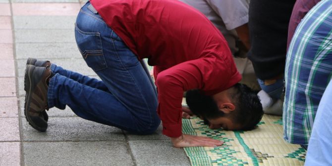 Cuma Namazı İçin Her Türlü Sıkıntıya Katlanıyorlar