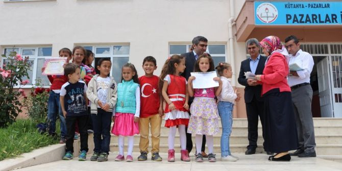 Pazarlar’da Öğrencilerin Karne Sevinci