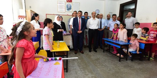 Gürkan Öğrencilerin Karne Heyecanına Ortak Oldu