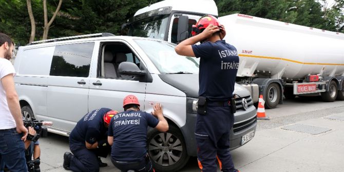 Aracın Motoruna Sıkışan Kediyi İtfaiye Kurtardı