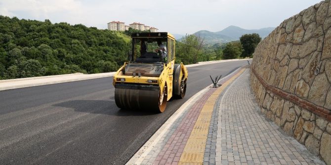 Başiskele’de Yol Açma Çalışmaları Sürüyor