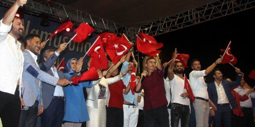 Gaziantep’teki Demokrasi Nöbetine Sanatçılar Da Katıldı