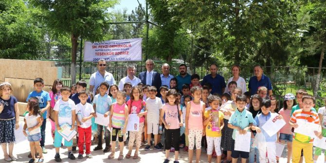 Demirkol Öğrencilerin Karne Sevincine Ortak Oldu