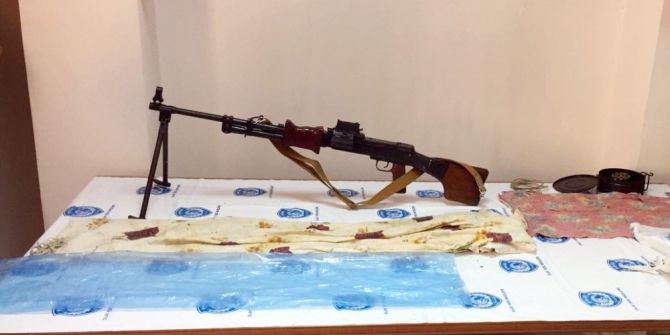 Şemdinli’de Toprağa Gömülü Makineli Silah Ele Geçirildi