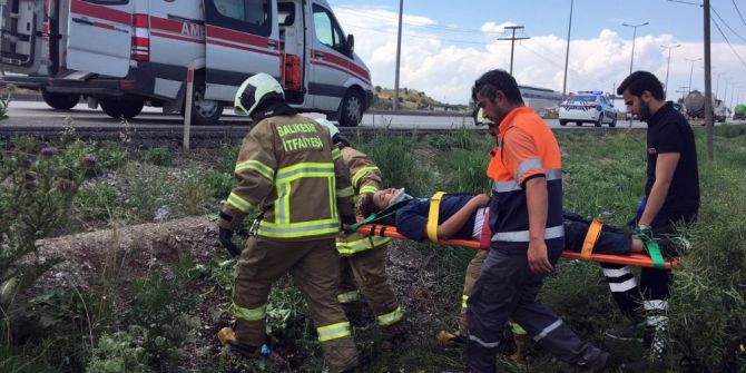 Otomobil Takla Attı, Faciadan Dönüldü: 4 Yaralı