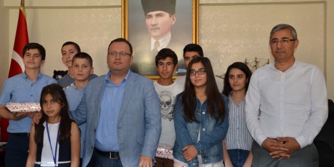 Kaymakam Özdemir Teog’da Başarılı Olan Öğrencileri Ödüllendirdi