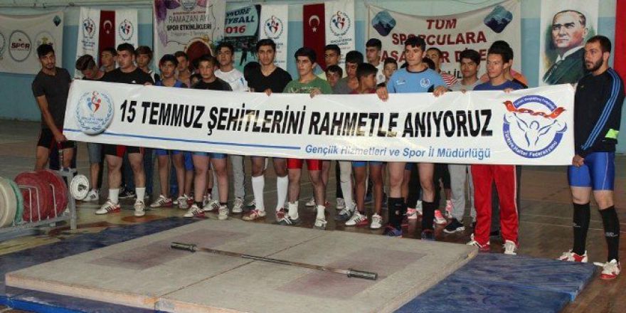 Ağrı’da 15 Temmuz Demokrasi Şehitleri Halter Turnuvası