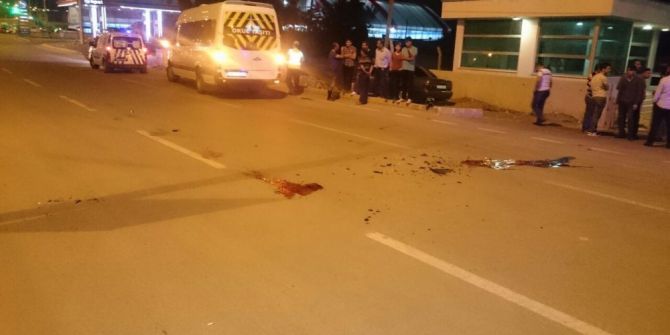 Motosiklet Minibüse Arkadan Çarptı: 1 Ölü,1 Yaralı