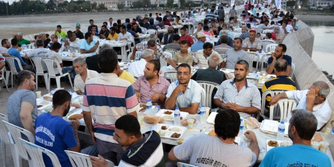 Agiad’dan Tarihi Taşköprü’de İftar Yemeği