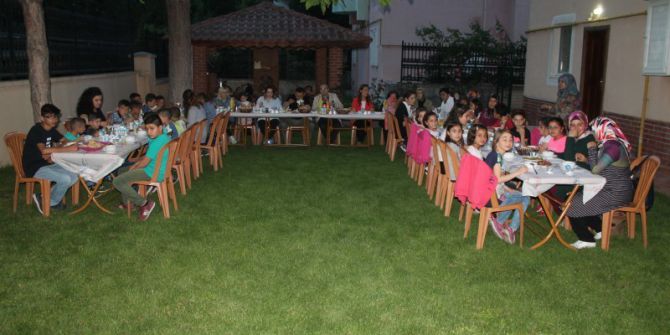 Kaymakam Üçer, Çocuklarla Birlikte İftar Yaptı