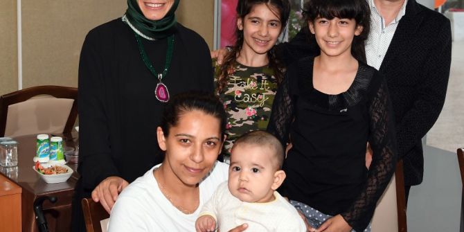 Başkan Yazıcı Ve Eşi, Yetimleri Sevgiyle Sardı