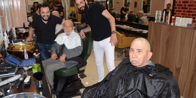 İhtiyar Delikanlılar Bayrama Hazırlanıyor