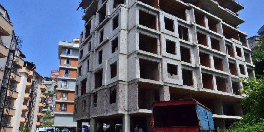 24 Yaşındaki Genç Apartman İnşaatında Ölü Bulundu