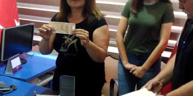 Polis Kızı Kazandığı Ödülü Şehit Ailelerine Bağışladı