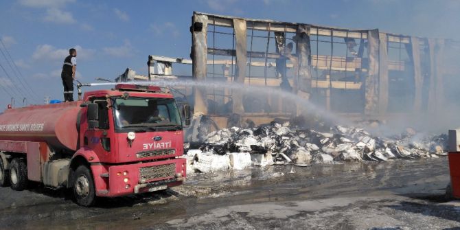 Osmaniye’deki Kağıt Fabrikası Yangınında Soğutma Çalışmaları Devam Ediyor