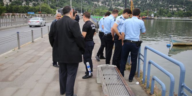 Eyüp’te Denizden Erkek Cesedi Çıktı