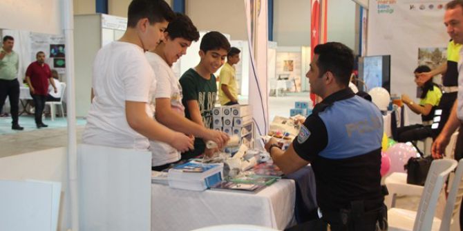 Mersin Polisi, Bilim Şenliği’nde 6 Bin 500 Broşür Dağıttı