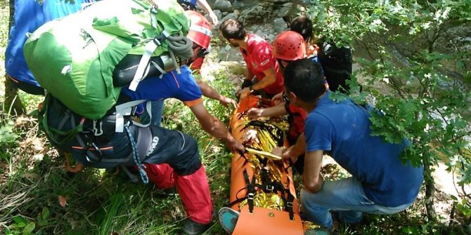 Kayalıklardan Düştü, İmdadına Afad Ve Umke Yetişti