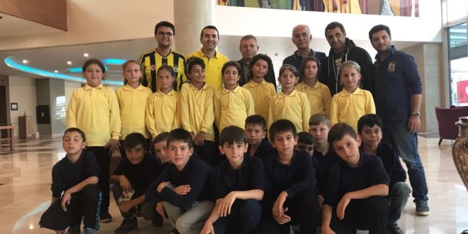 Fenerbahçespor Kulübünden Miniklere Karne Hediyesi