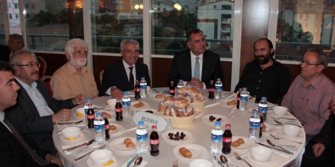 Başkan Taşdelen İftarda Yozgatlıları Ağırladı