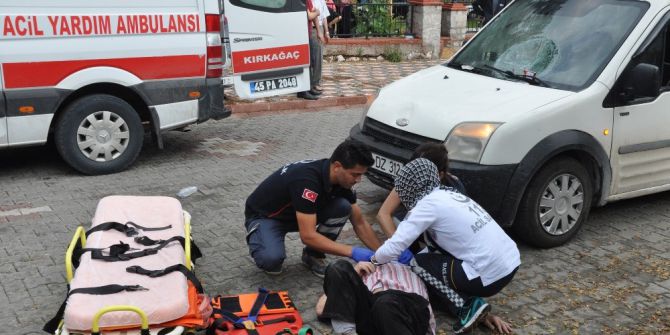 Otomobilin Çarptığı Yaya Şoka Girdi