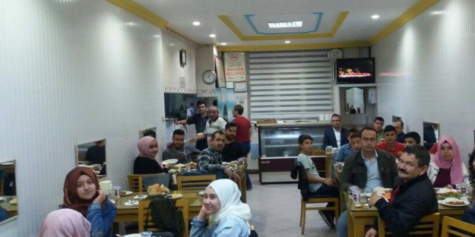 İmam Hatip Ortaokulu Son Sınıf Öğrencilerine İftar Yemeği