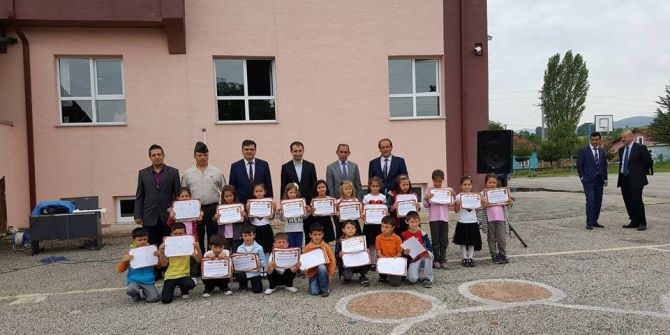 Başkan Yalçın Öğrencilere Karnelerini Verdi